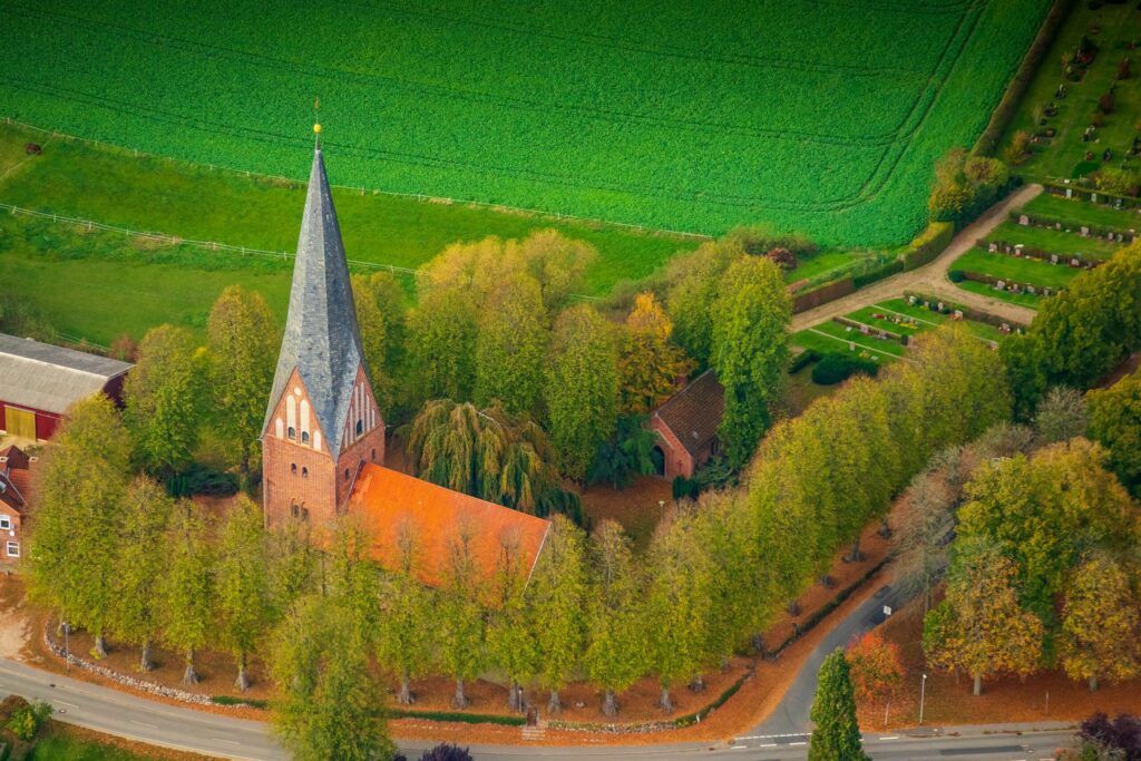 Luftbild der St. Claren Kirche