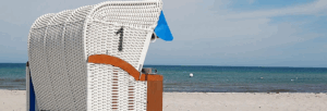 Ein Strandkorb mit Meerblick