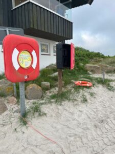 Zerstörter Rettungswesten-Halter